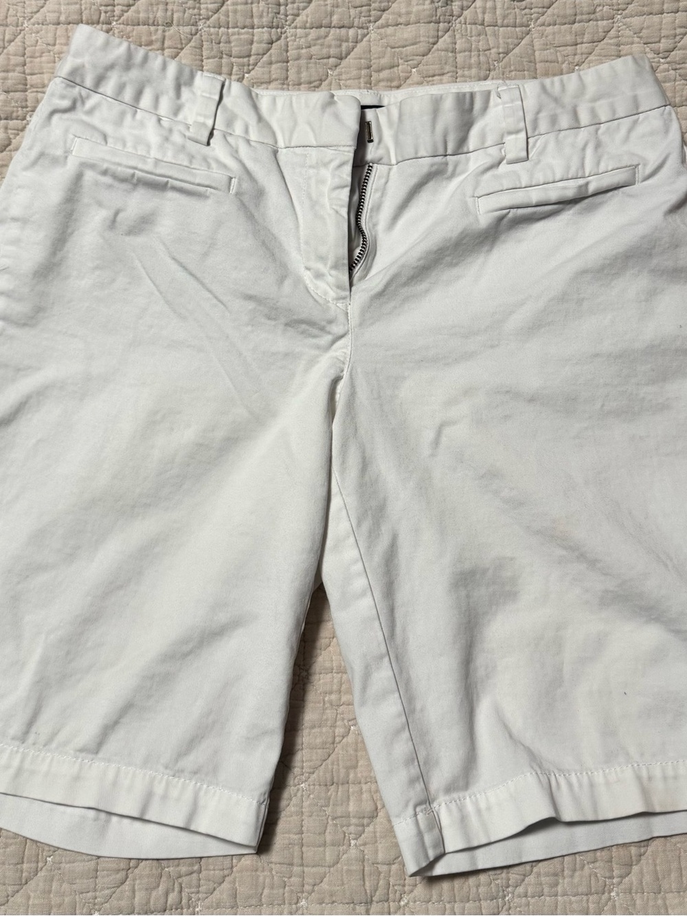 Lands’ End Women’s White Bermuda Chino Shorts Size 6 Fit 2